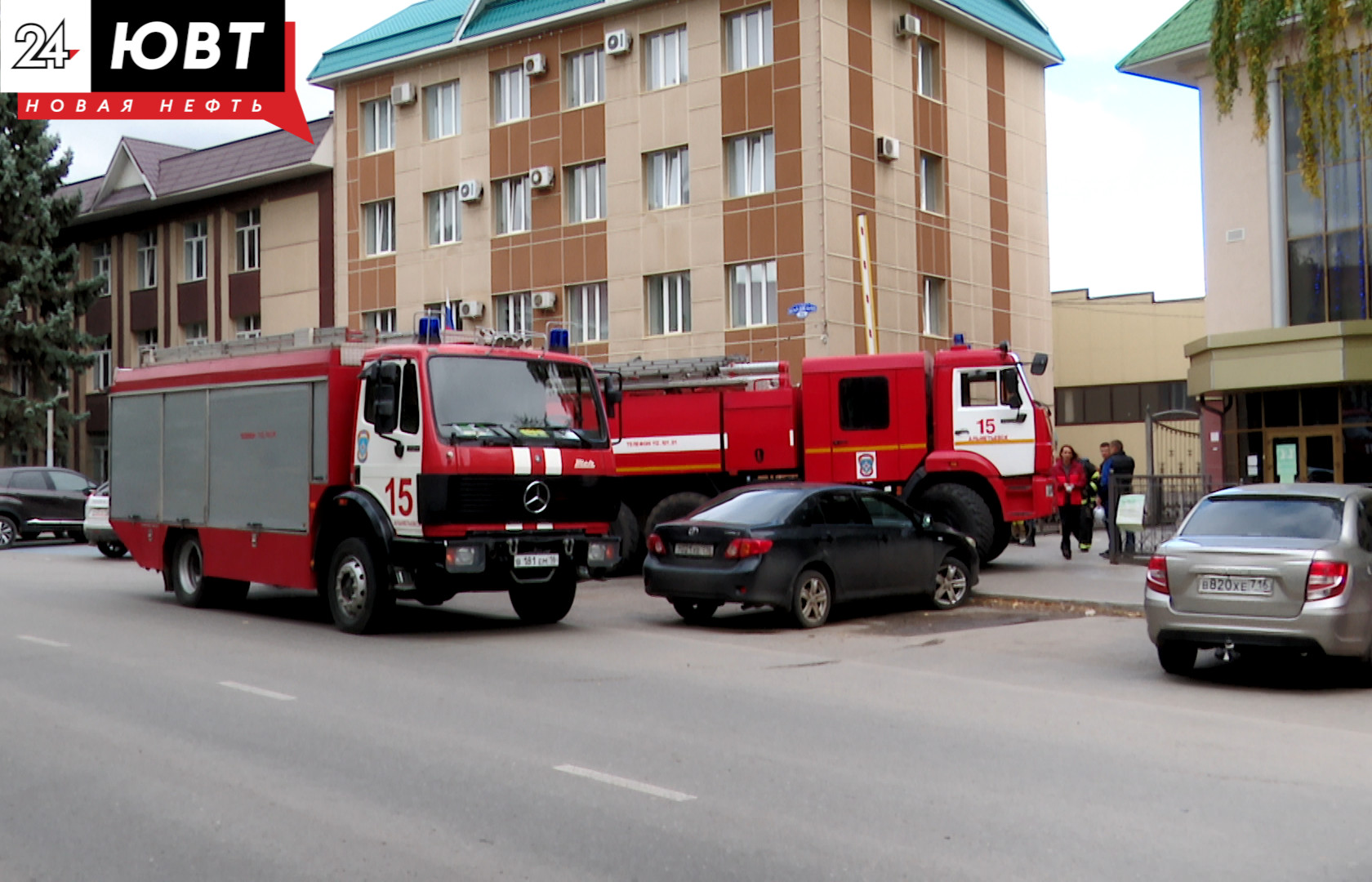 Имитация тушения пожара и эвакуация людей из здания прошли в Альметьевске